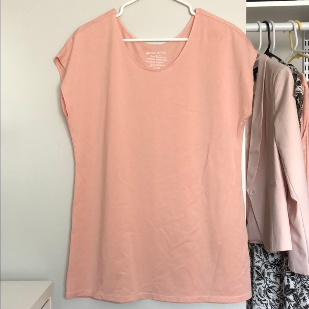⚫️ Dusty Peach Essential Tee